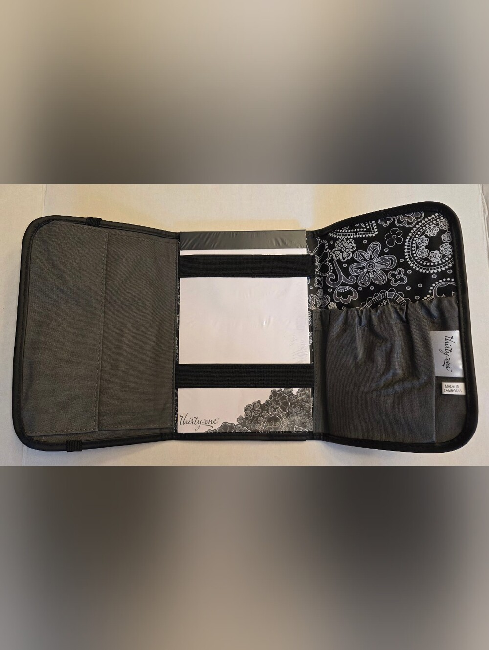 Thirty-One NWT Fold-n-Go Black Paisley Parade Pattern PadFolio with Notepad